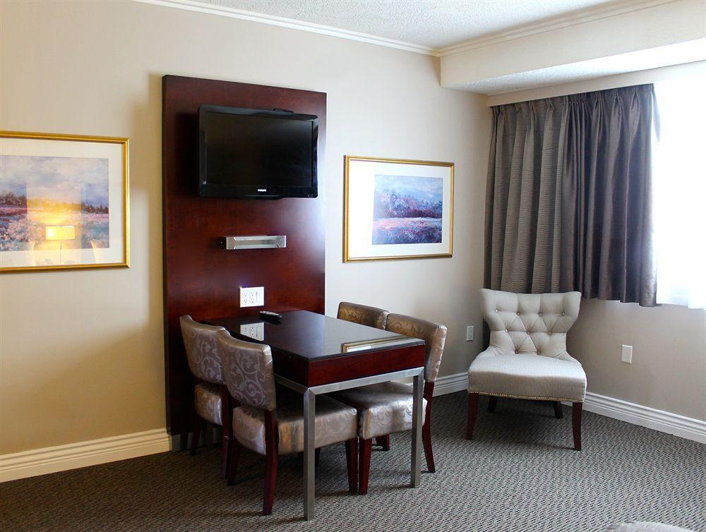 Capital Center 3*